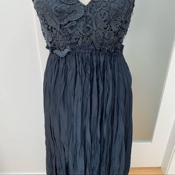 Lulu’s navy blue crinkle fabric w/ lace bodice backless maxi dress boho chic - Picture 6 of 10